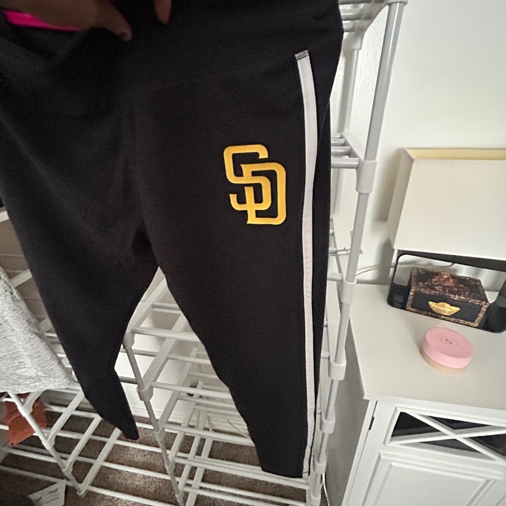 Fanatics Padres Baseball outfit! Gray and Black Top with black Leggings NWOT. - Picture 7 of 9